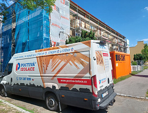 Zateplení bytového domu pomocí foukané izolace